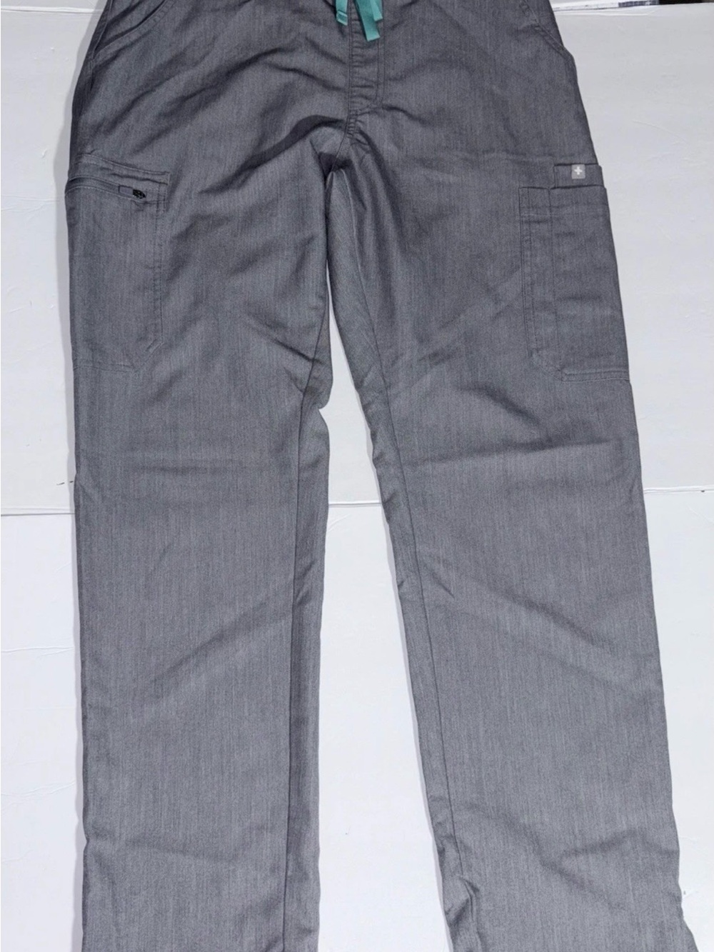Figs Women’s Gray Utility Scrub Trousers